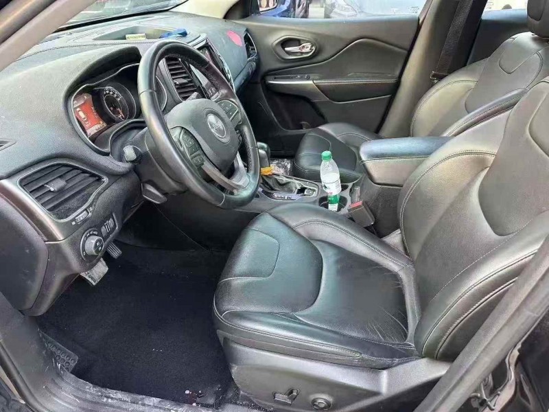 济宁19年Jeep自由光5