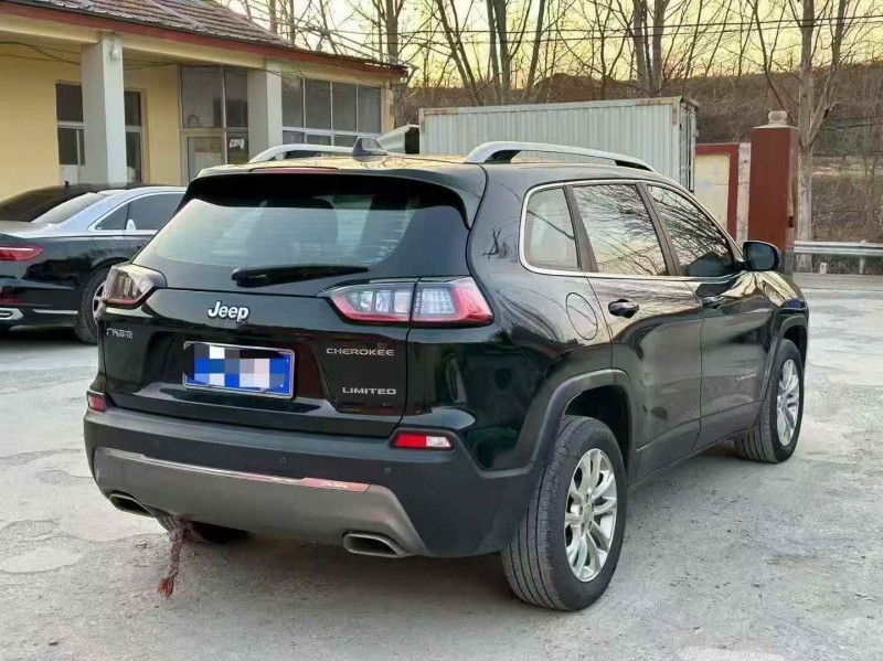 济宁19年Jeep自由光6