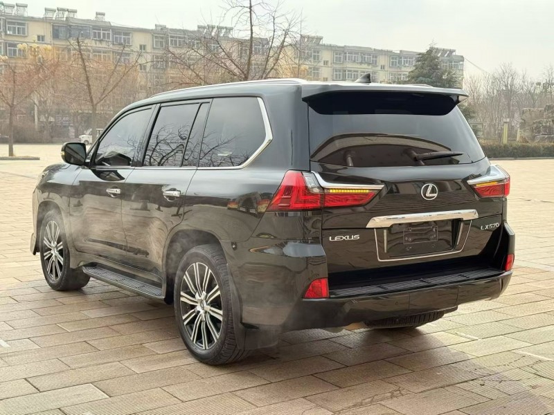 唐山19年雷克萨斯LX8