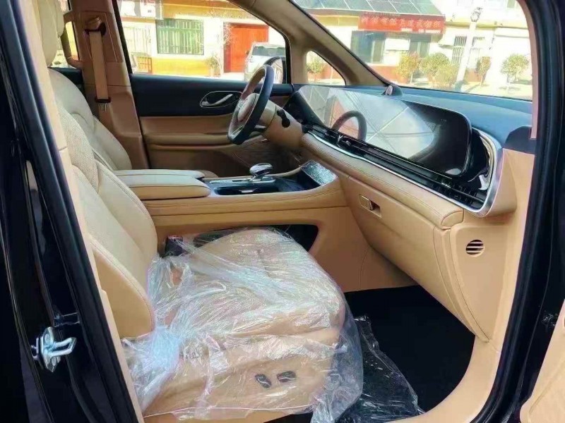 济宁26年岚图汽车梦想家5