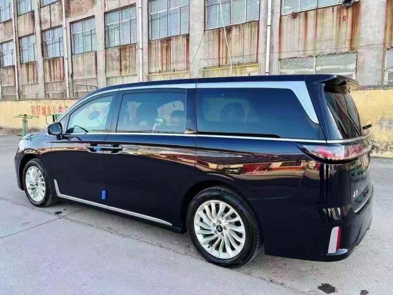 济宁26年岚图汽车梦想家7