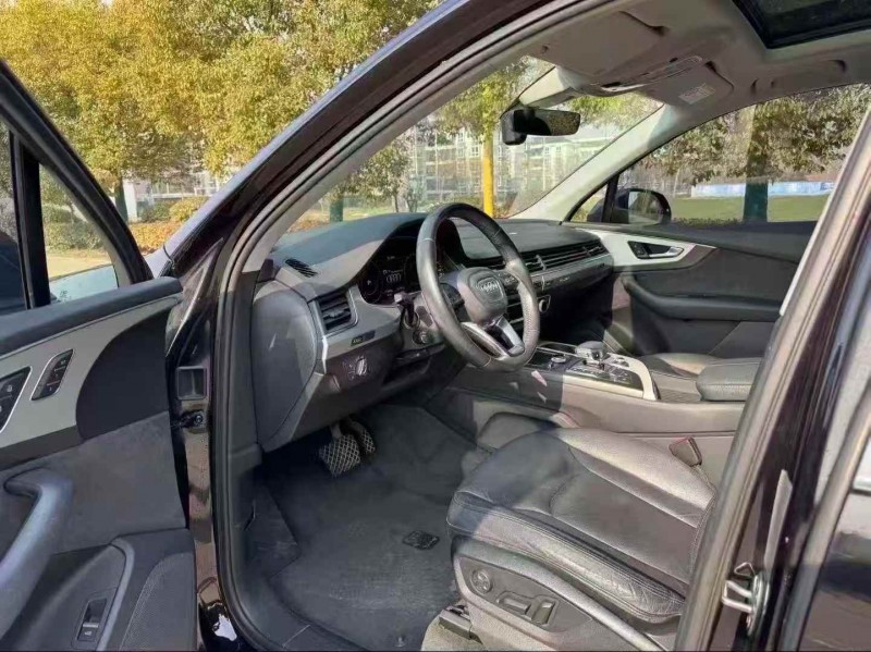 新余18年奥迪Q77