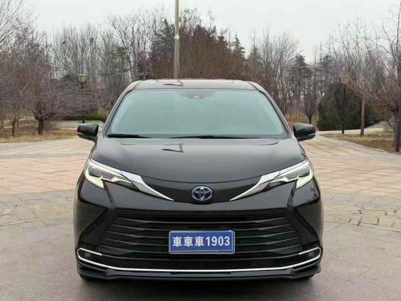 济宁23年丰田塞纳1