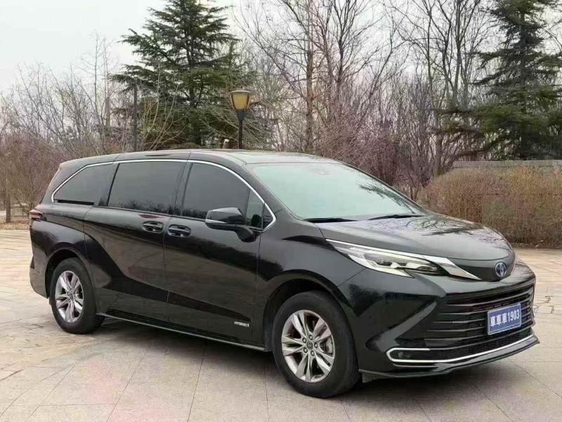 济宁23年丰田塞纳2