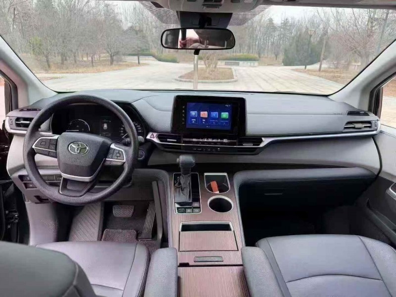 济宁23年丰田塞纳6