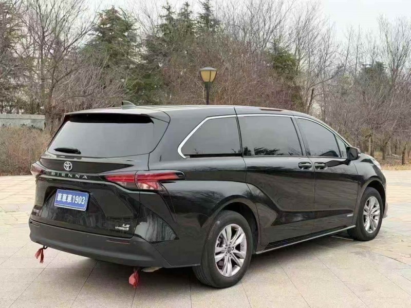 济宁23年丰田塞纳7
