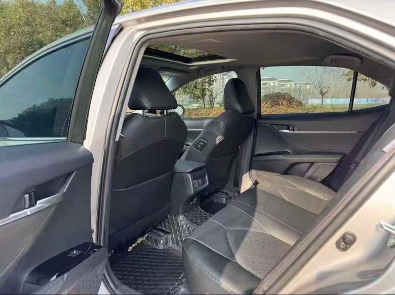 连云港23年丰田凯美瑞4