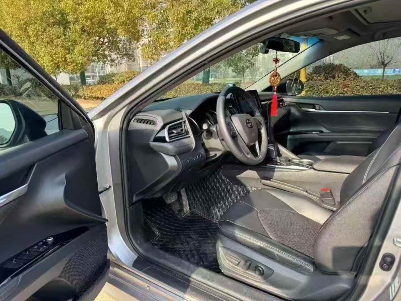 连云港23年丰田凯美瑞5