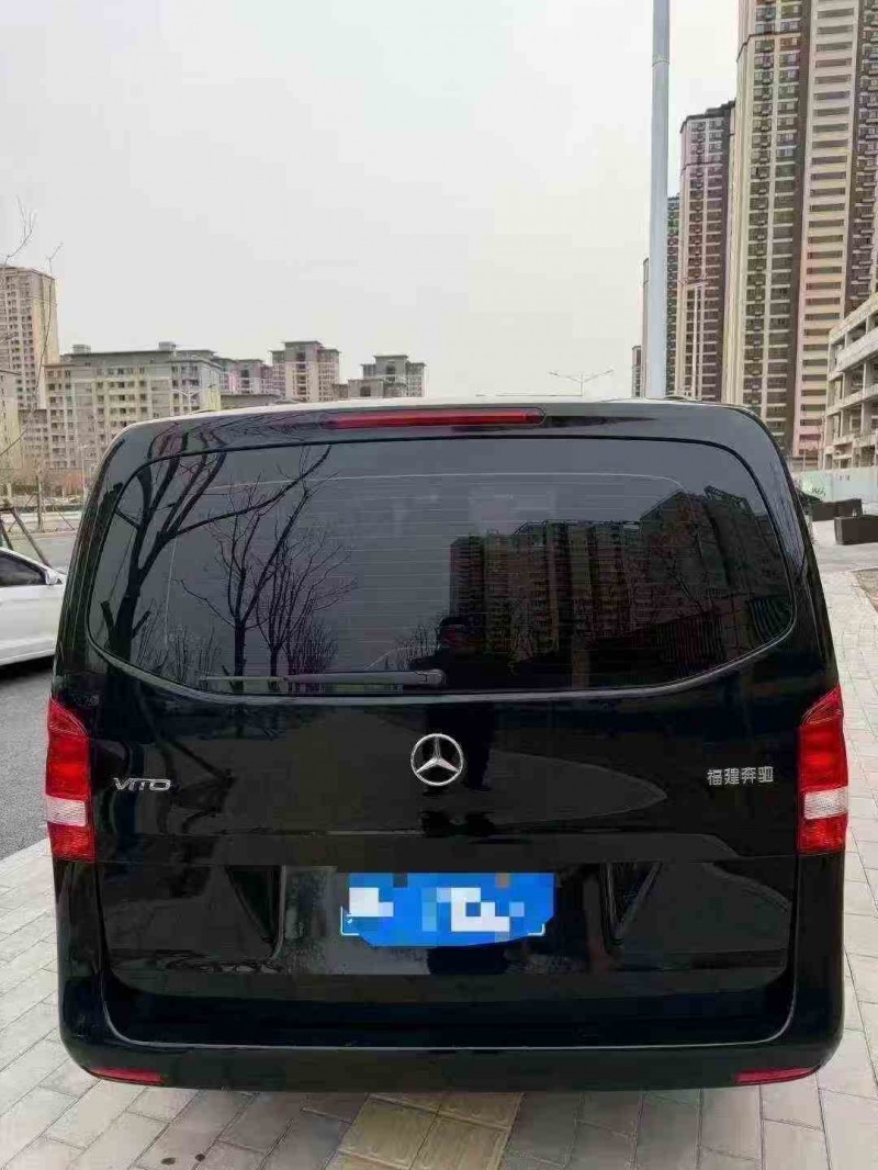 邢台18年奔驰威霆8