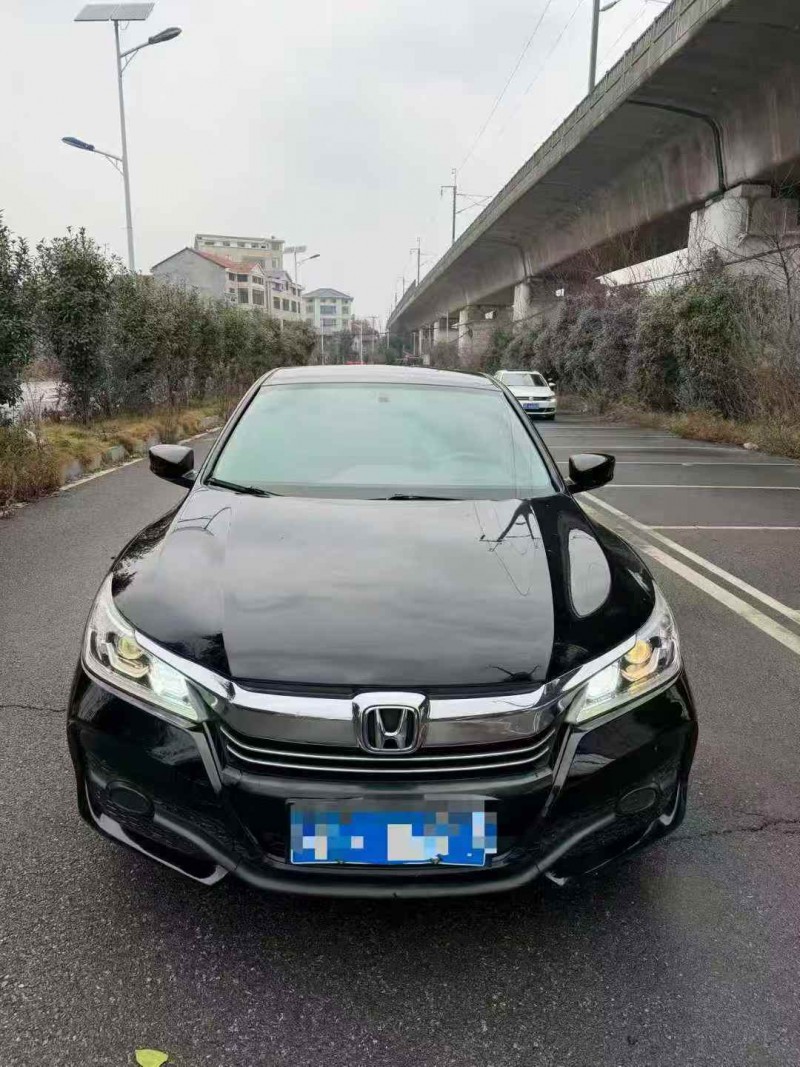 岳阳17年本田雅阁1