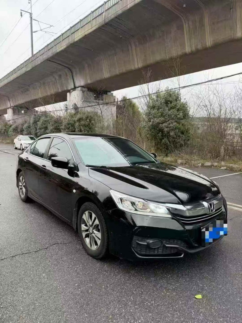 岳阳17年本田雅阁2