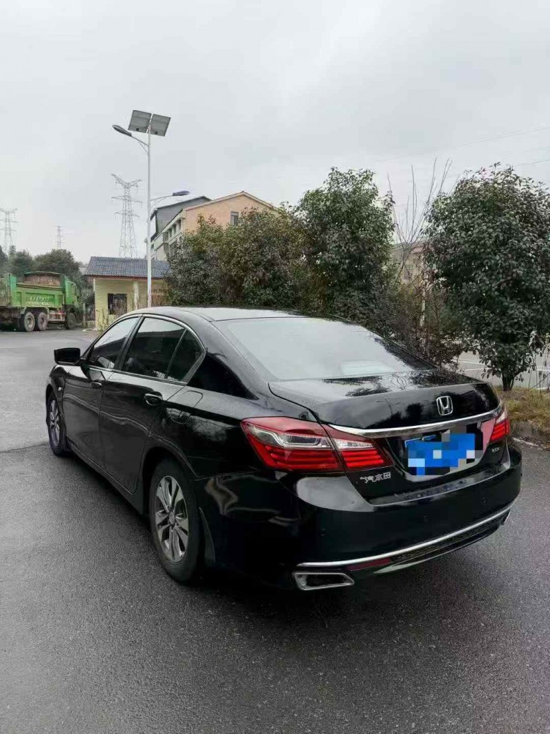 岳阳17年本田雅阁7