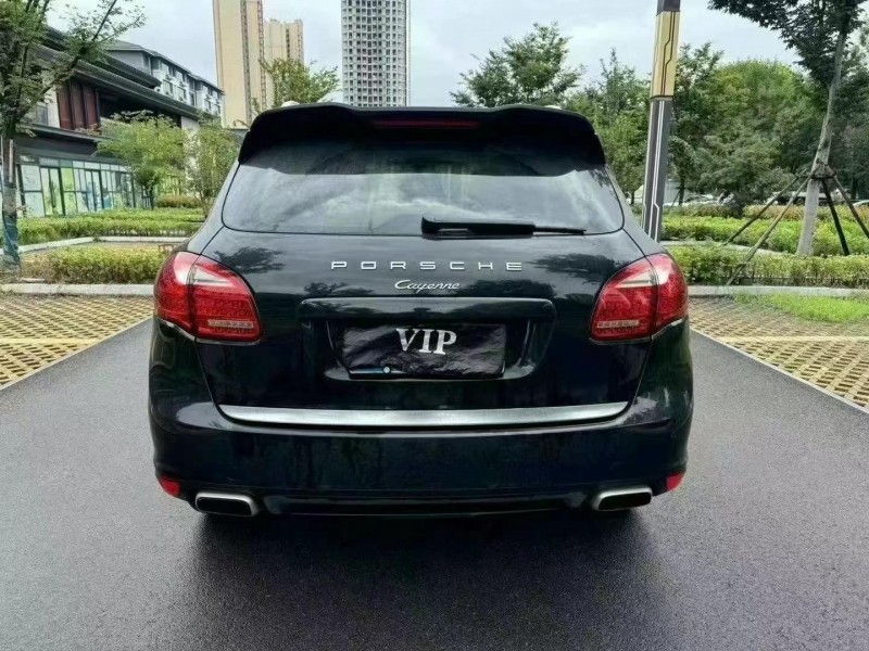 济宁14年保时捷卡宴9