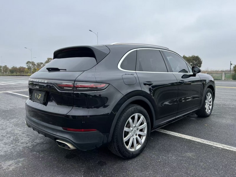 盐城18年保时捷卡宴9