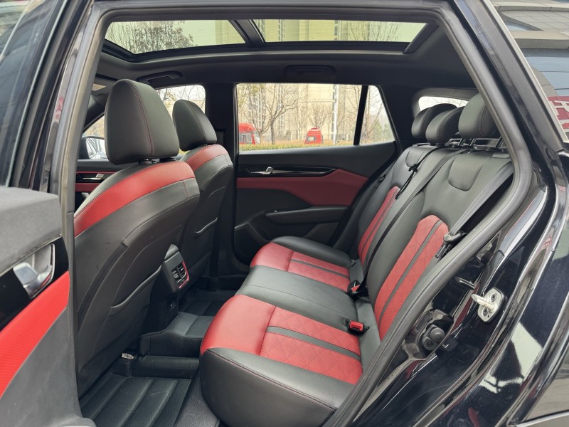 济宁22年东风奕炫5