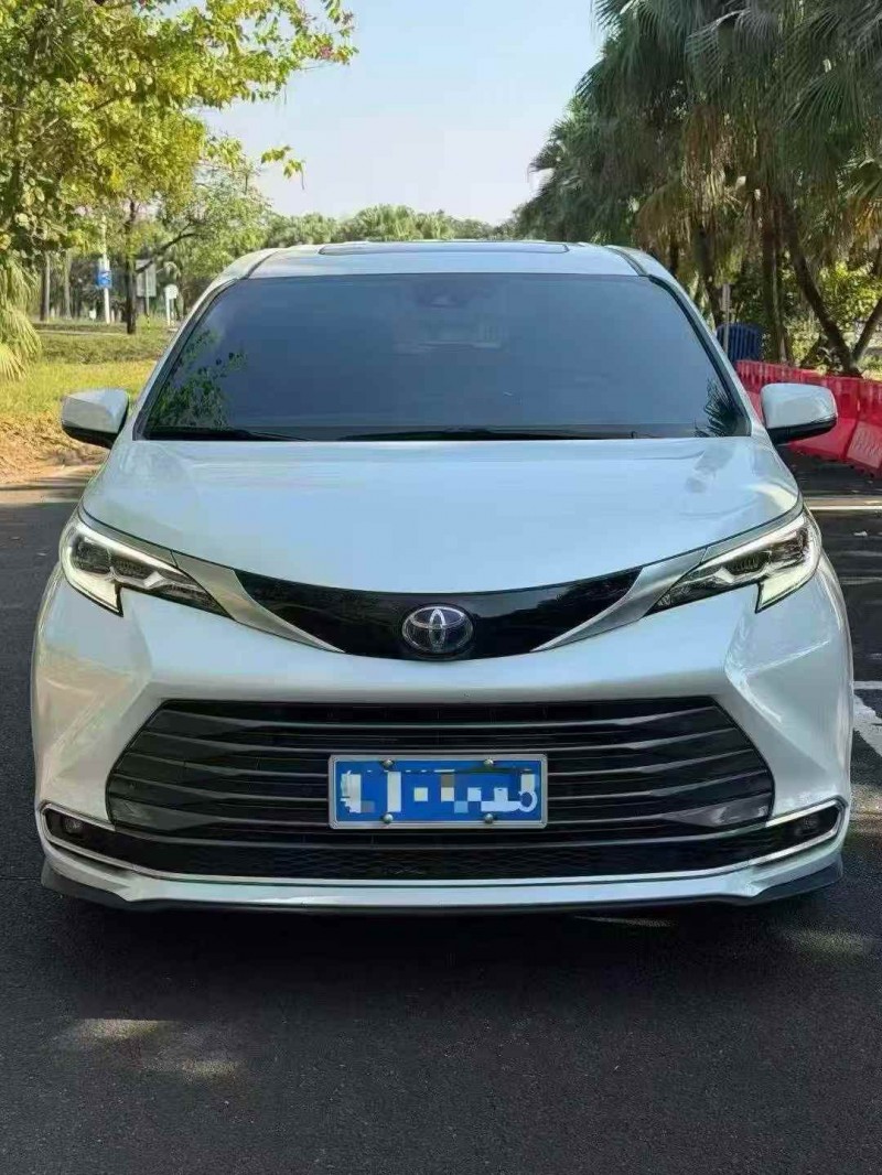 广州22年丰田塞纳1