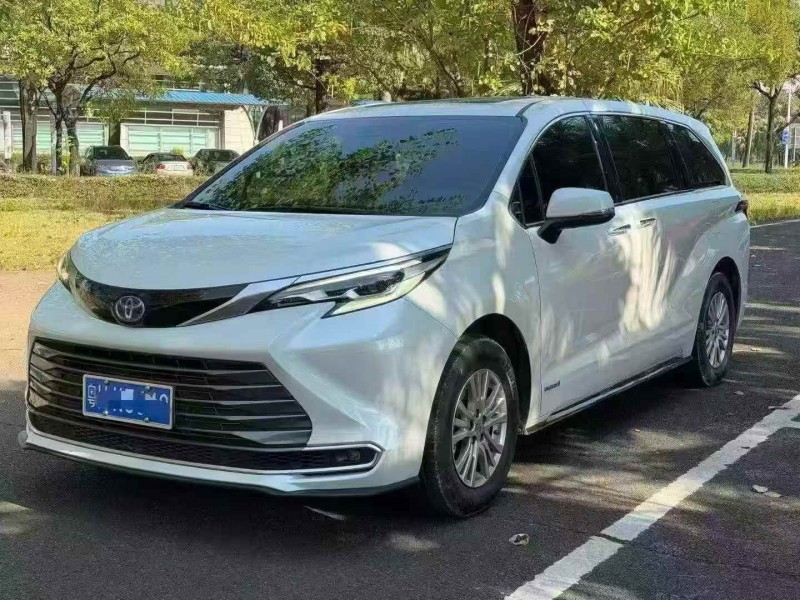 广州22年丰田塞纳2