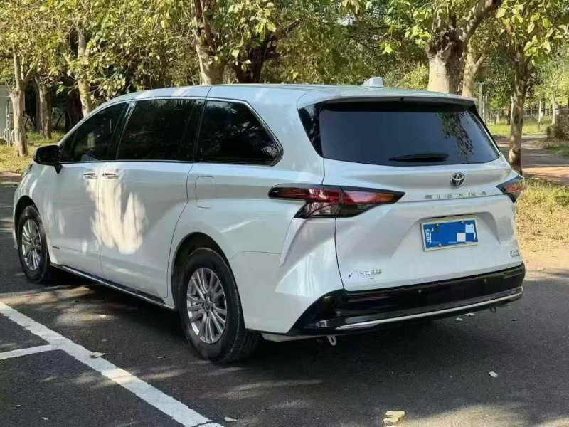 广州22年丰田塞纳8