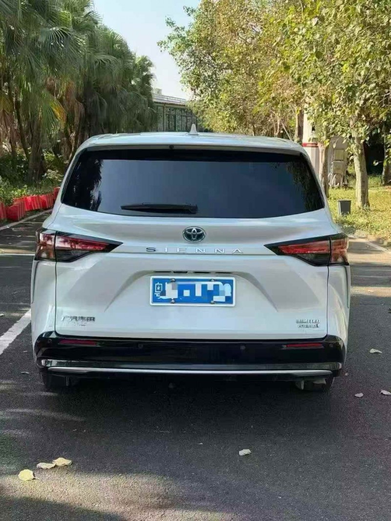 广州22年丰田塞纳9