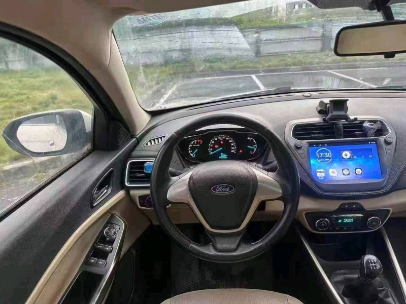 广州15年福特福睿斯8