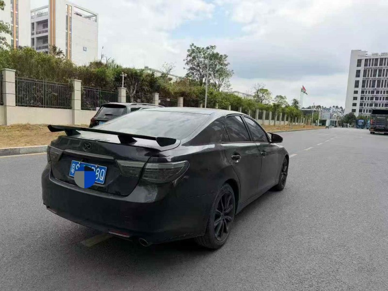 广州11年丰田锐志8