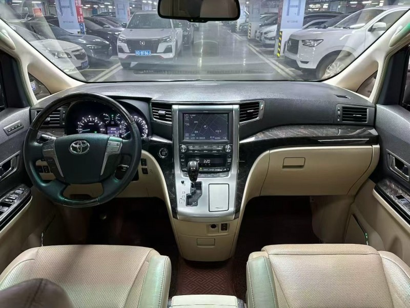 成都13年丰田埃尔法3