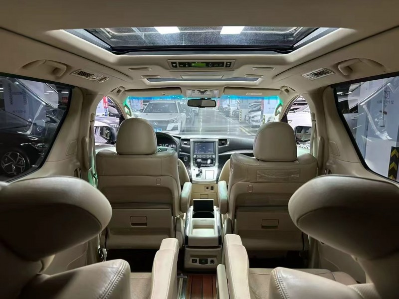 成都13年丰田埃尔法5