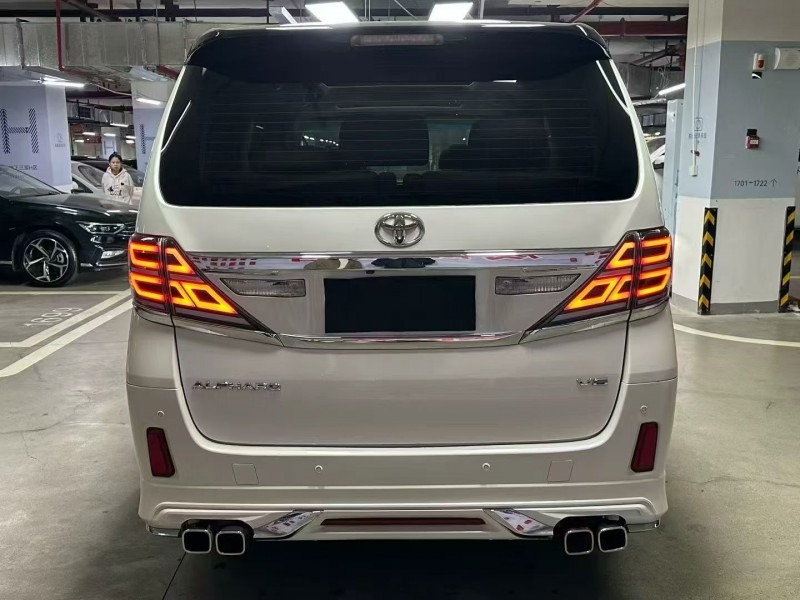 成都13年丰田埃尔法7