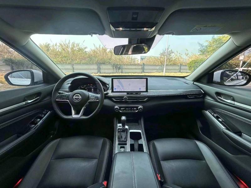 广州25年日产天籁3