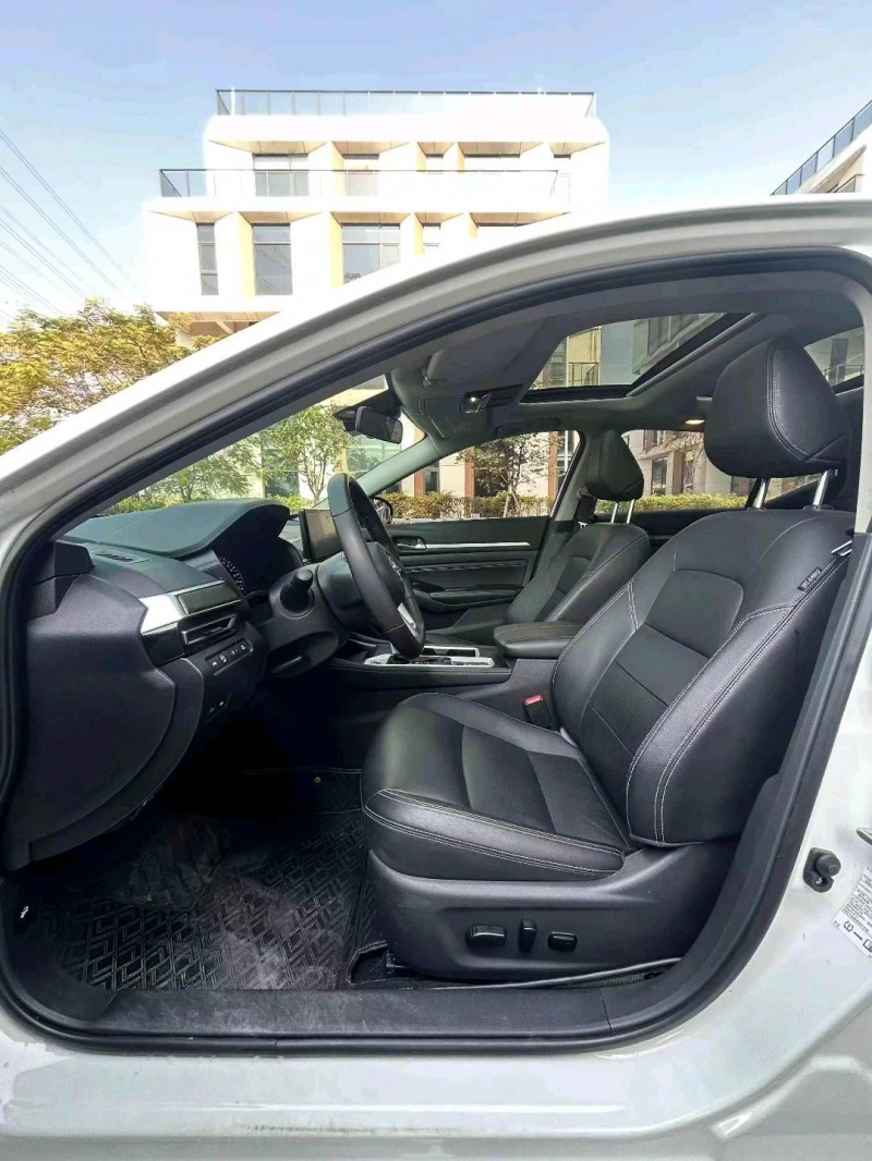 广州25年日产天籁5