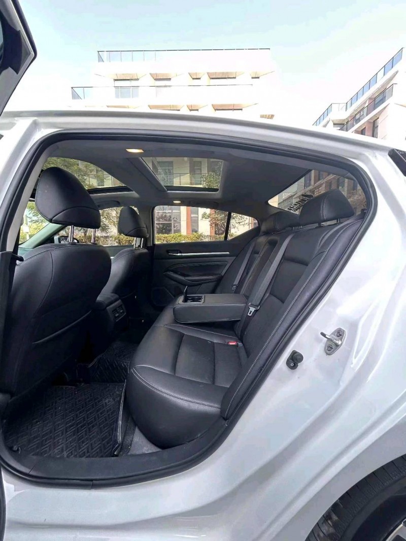 广州25年日产天籁6