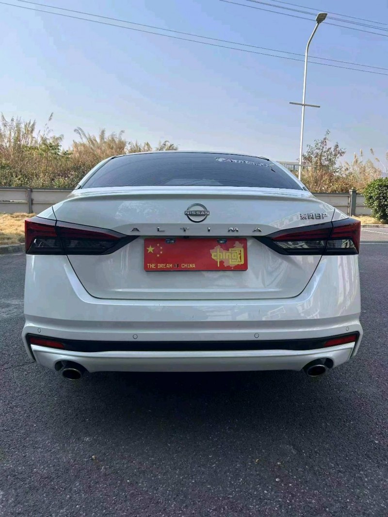 广州25年日产天籁7