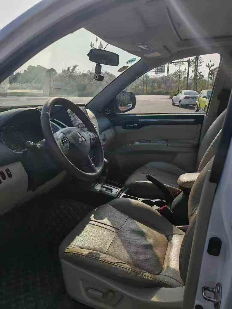 德阳16年三菱帕杰罗·劲畅4