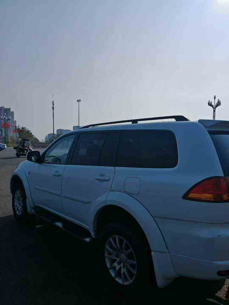 德阳16年三菱帕杰罗·劲畅7