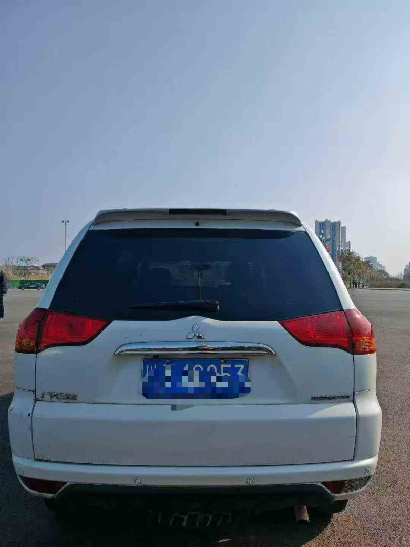 德阳16年三菱帕杰罗·劲畅9