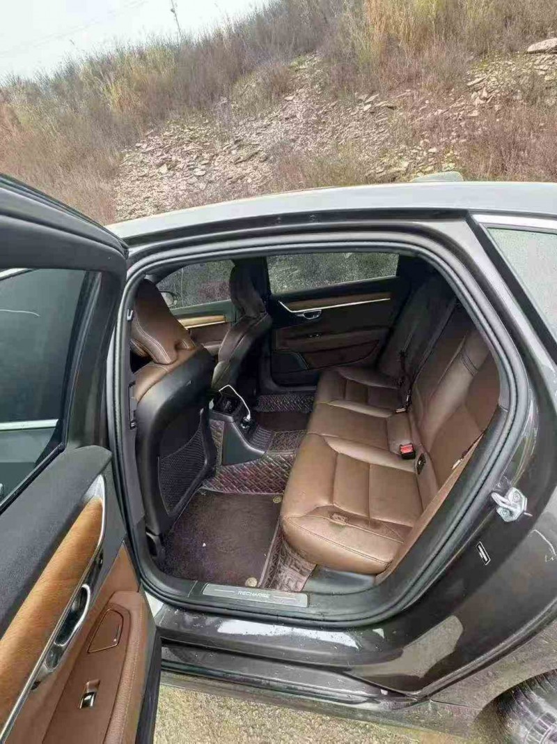 安顺21年沃尔沃S906