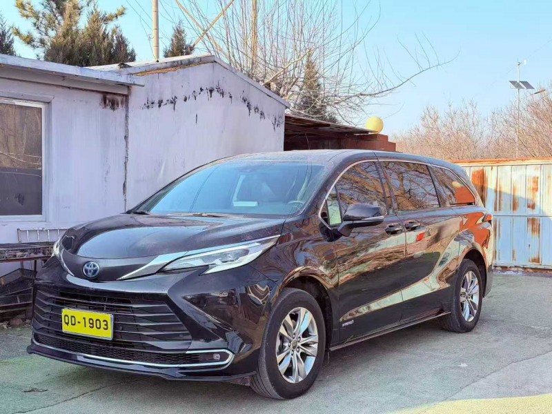 青岛23年丰田塞纳2