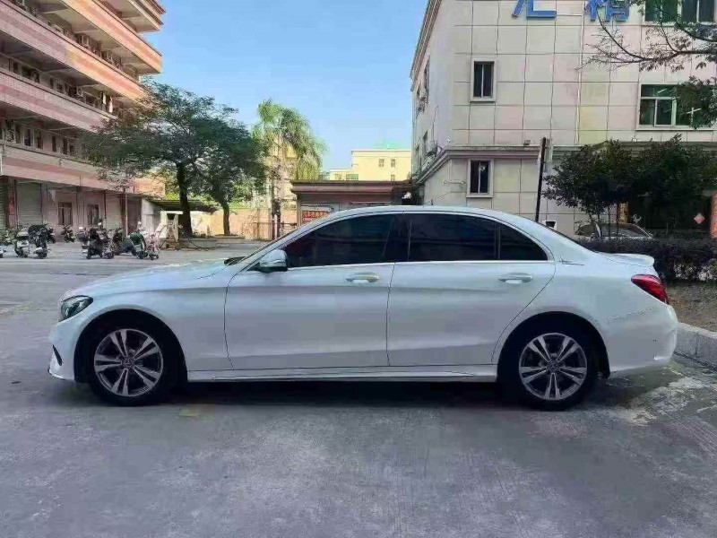 广州17年奔驰C4