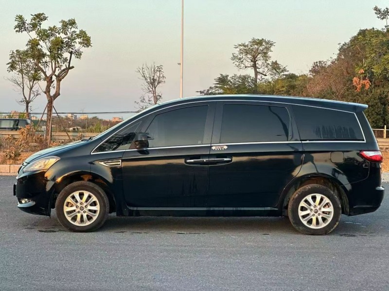 汕头17年纳智捷大7 MPV3