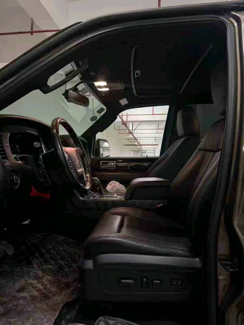 重庆17年林肯领航员3