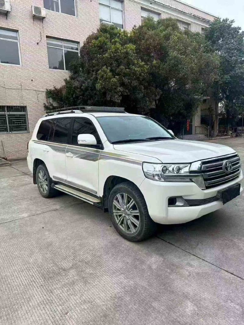 南平16年丰田兰德酷路泽2