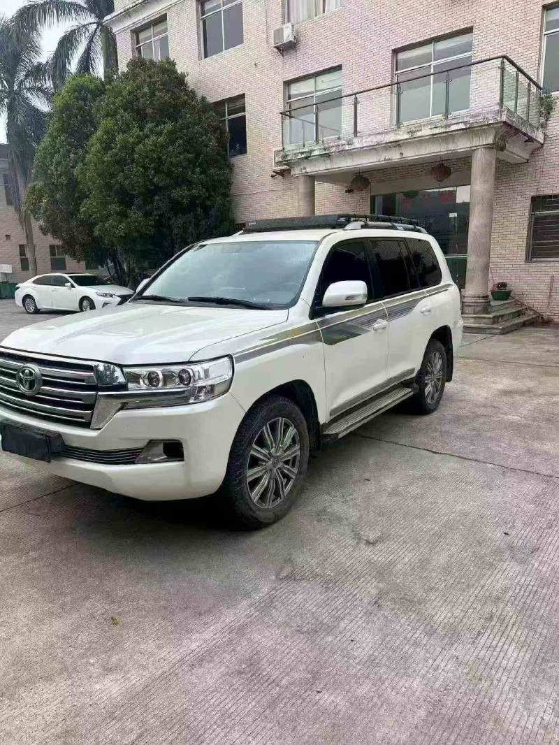 南平16年丰田兰德酷路泽3