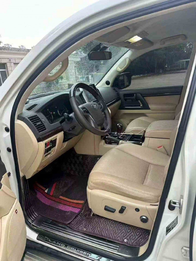 南平16年丰田兰德酷路泽4