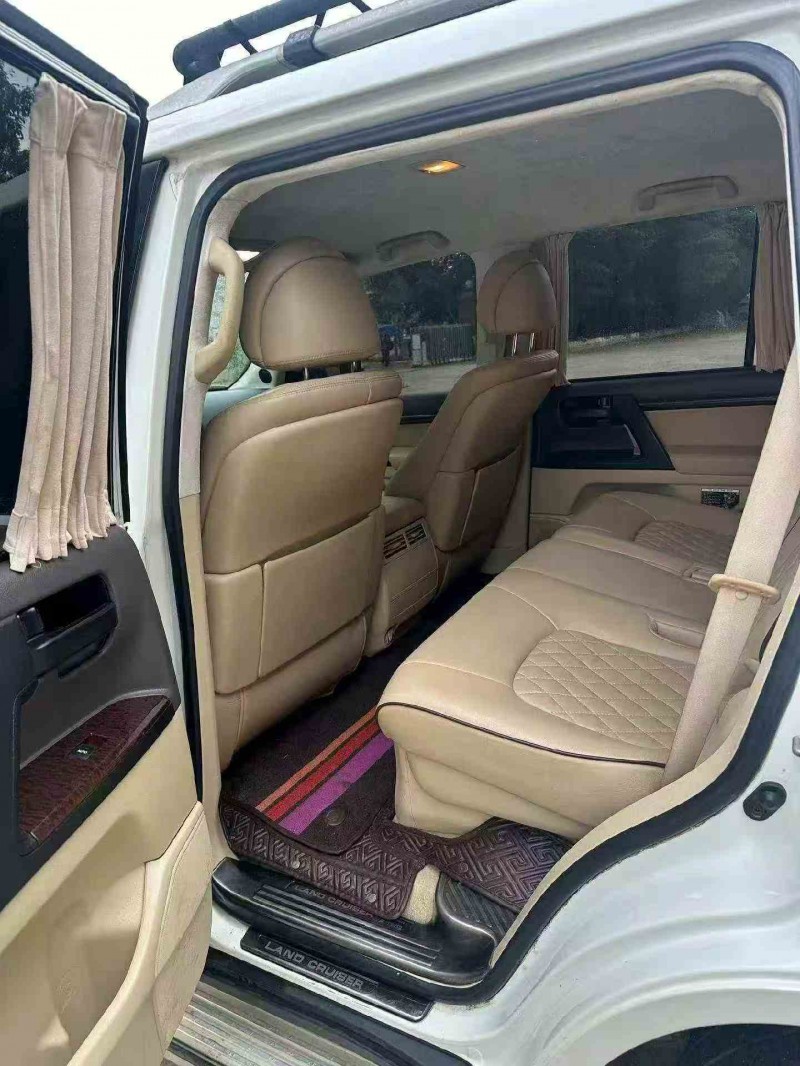 南平16年丰田兰德酷路泽5