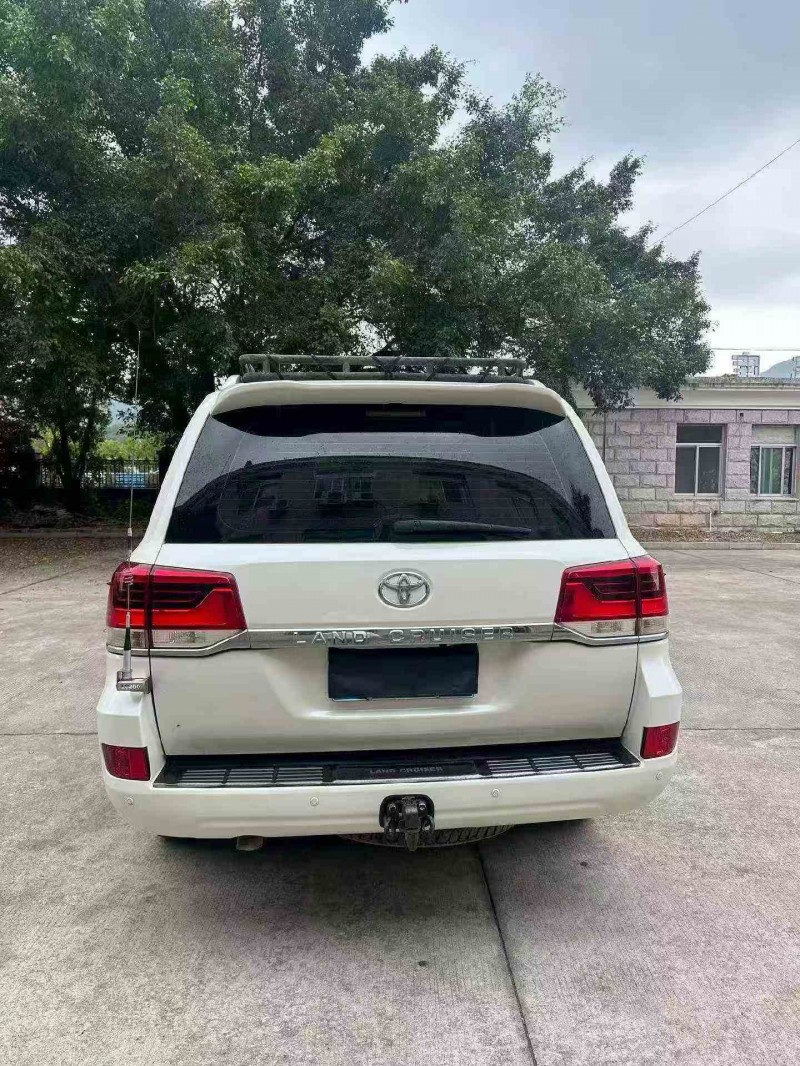 南平16年丰田兰德酷路泽9