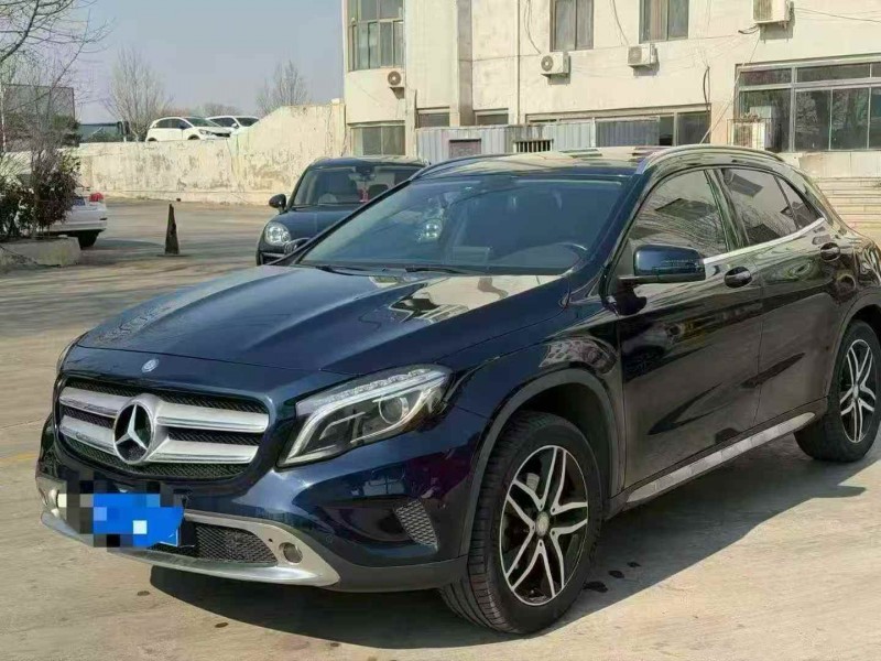 东营17年奔驰GLA3