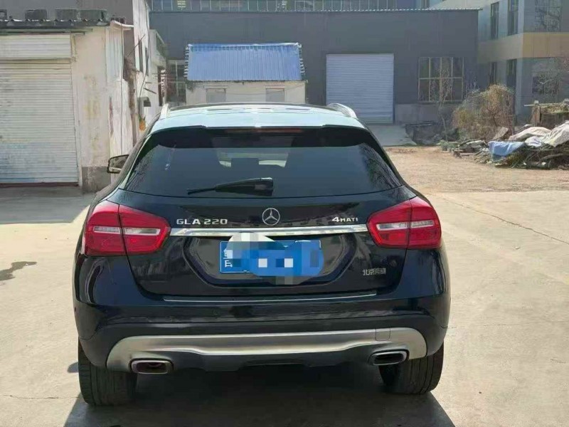 东营17年奔驰GLA8