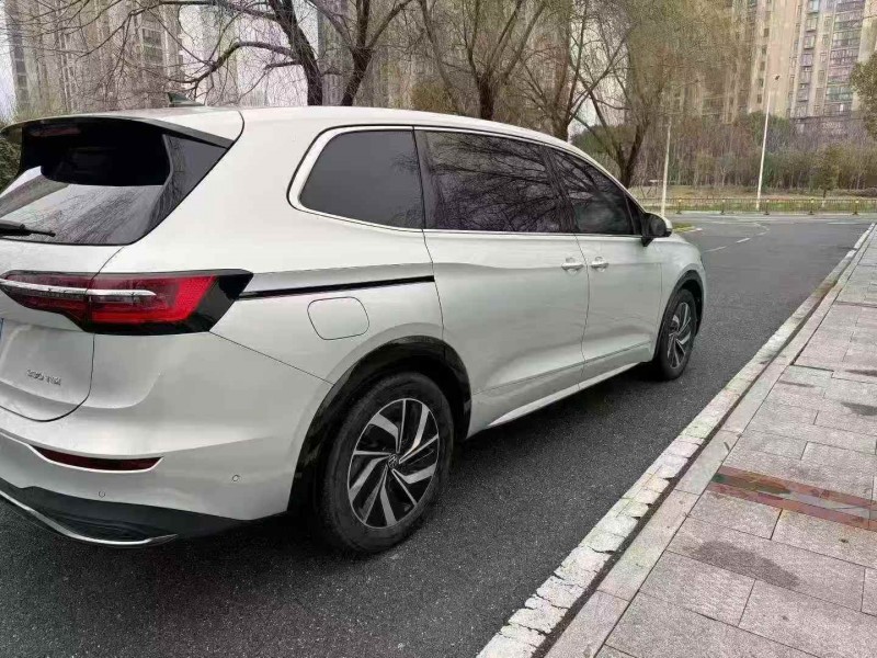 新余23年大众威然8