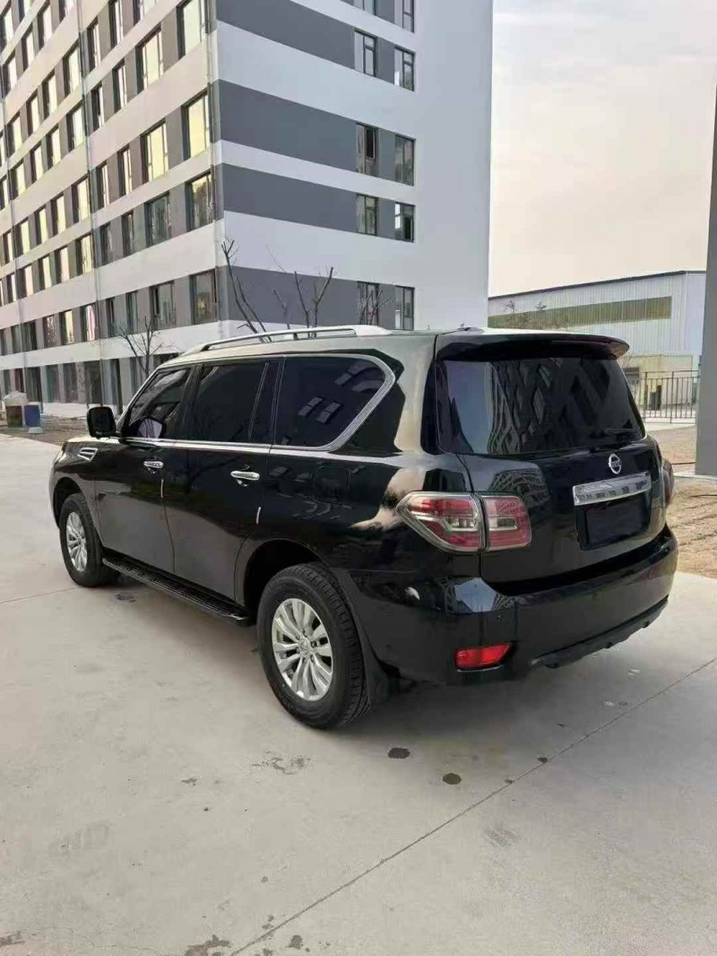 东营19年日产途乐8