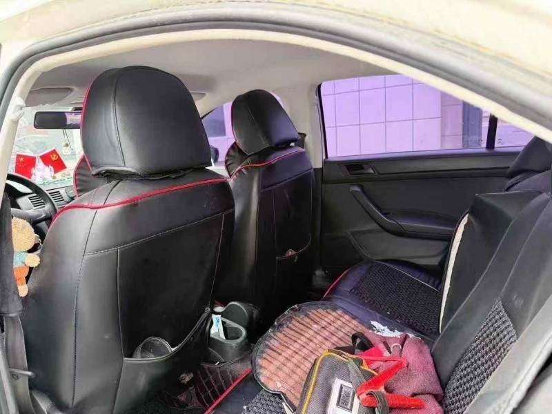 济宁20年大众桑塔纳4